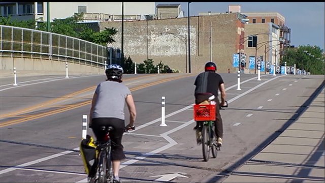 Chicago plans to have concrete-protected bike lanes by end of 2023
